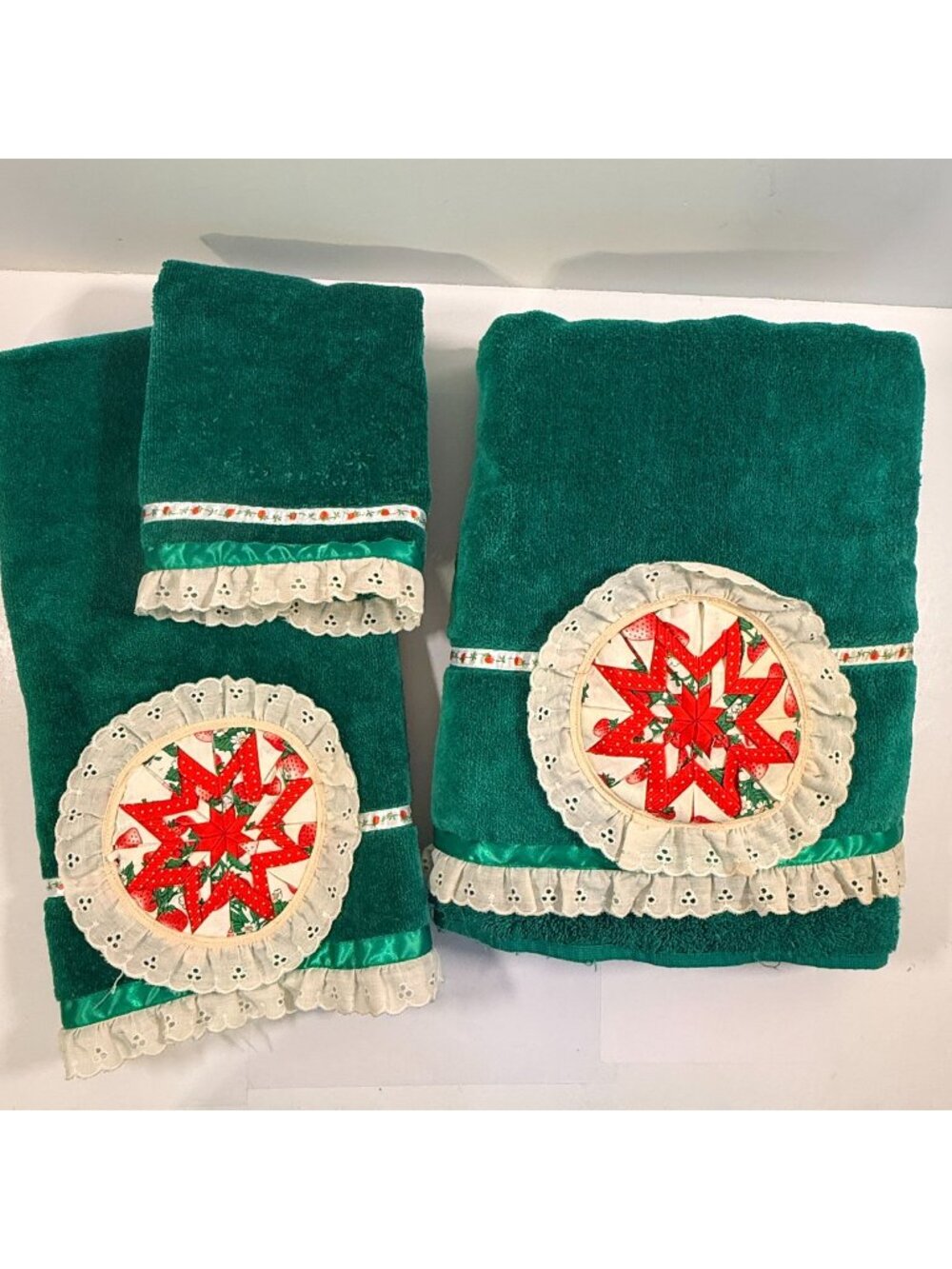 Vintage Christmas Holiday Bath Hand Quilted Eyelet Trim Towel Set of 3